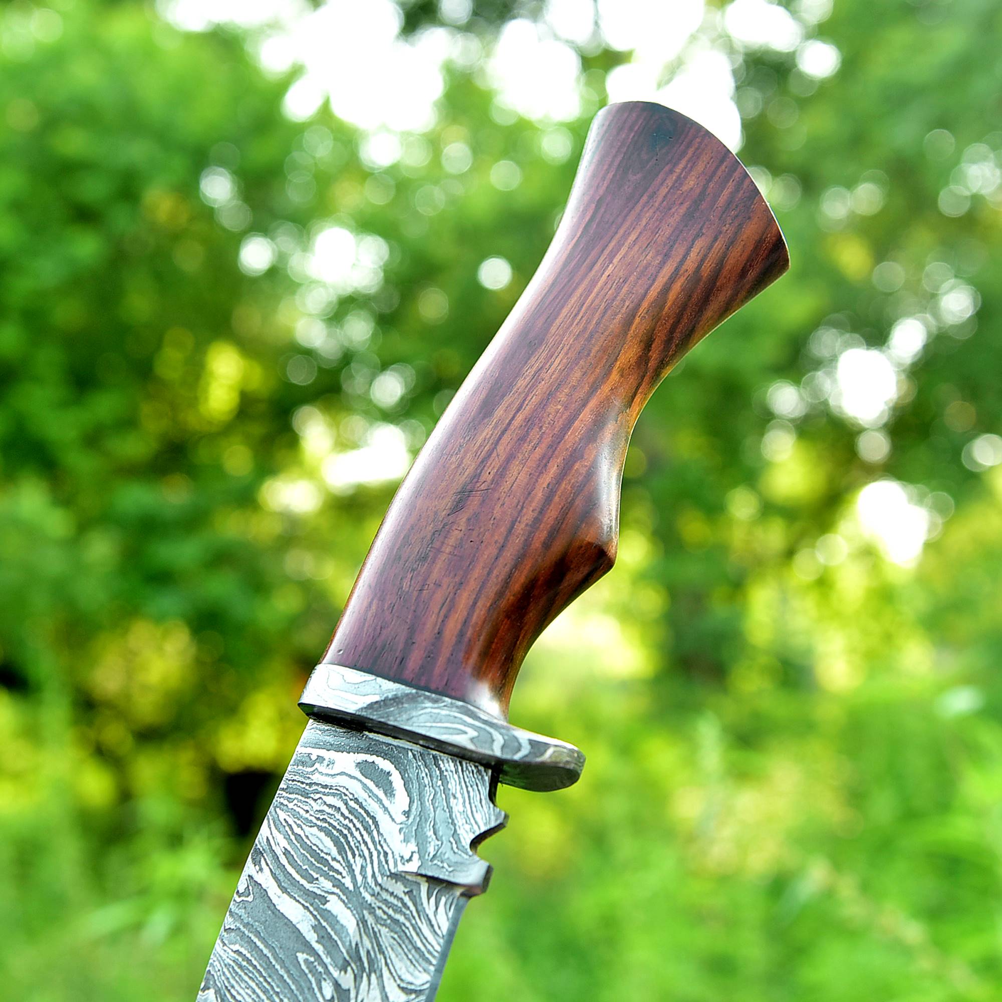 Wild Grain Damascus Fixed Blade Knife – High-Contrast Pattern Damascus Steel with Hardwood Handle {FREE GIFT}