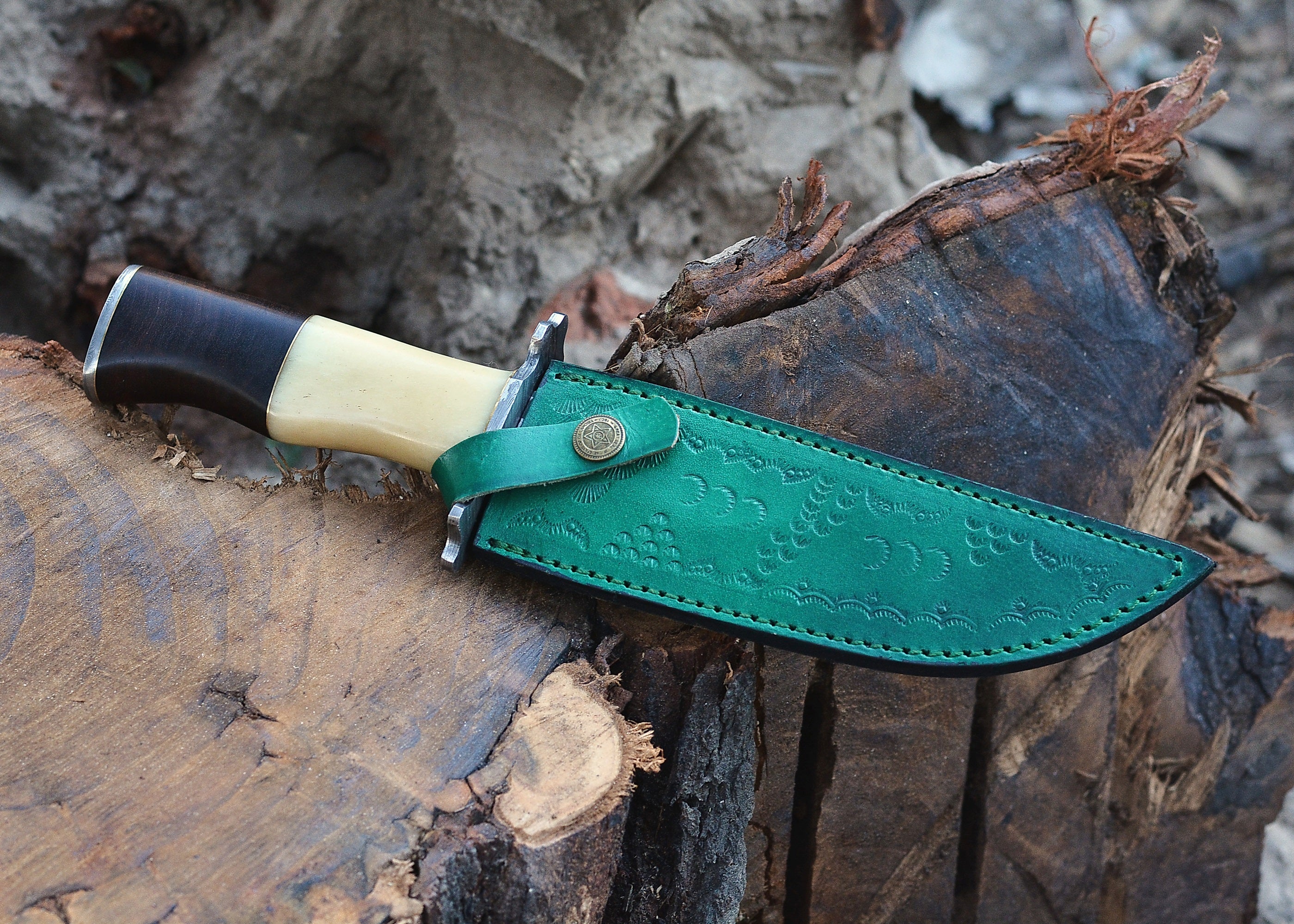 Ivory Crest Damascus Fixed Blade Knife – Flow Pattern Damascus Steel with Ivory Handle & Dark Accent Cap {FREE GIFT}