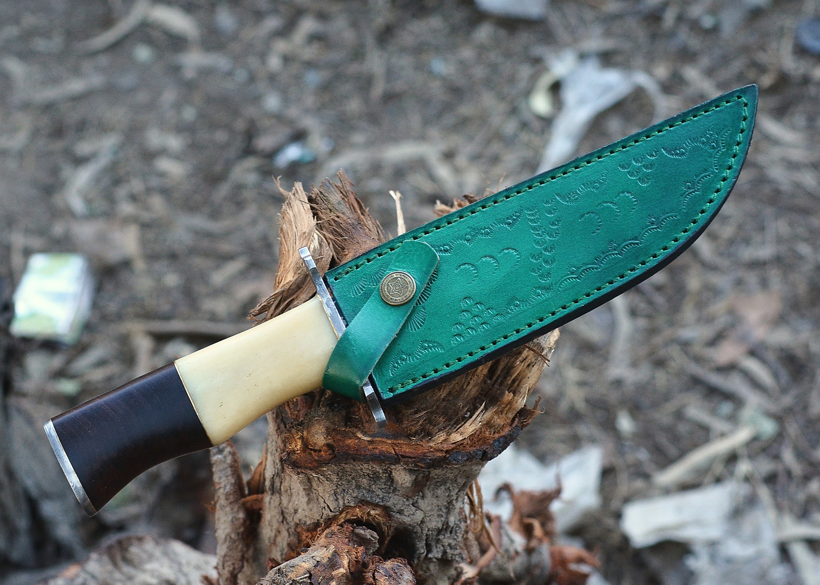 Ivory Crest Damascus Fixed Blade Knife – Flow Pattern Damascus Steel with Ivory Handle & Dark Accent Cap {FREE GIFT}