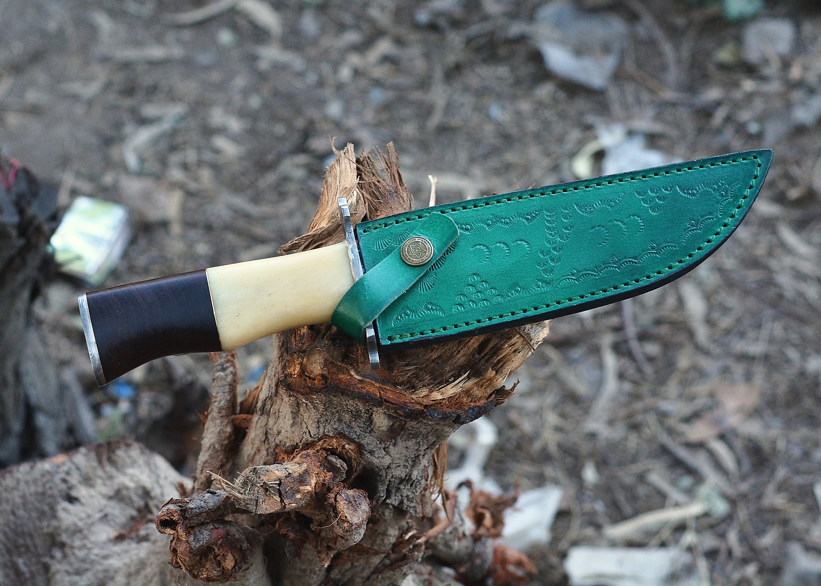 Ivory Crest Damascus Fixed Blade Knife – Flow Pattern Damascus Steel with Ivory Handle & Dark Accent Cap {FREE GIFT}