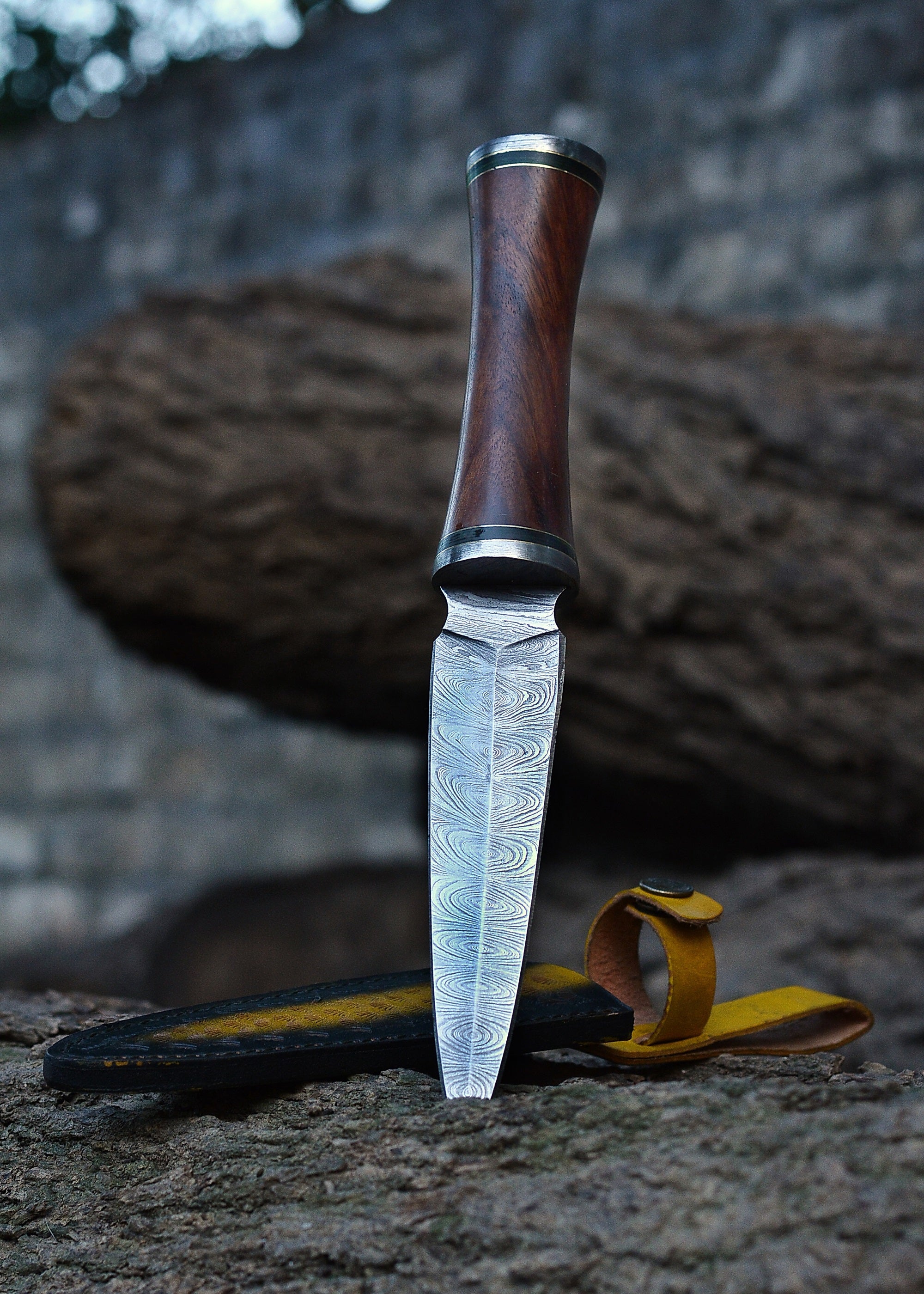 Heritage Point Damascus Fixed Blade Knife – Symmetrical Pattern Steel with Sculpted Hardwood Handle {FREE GIFT}