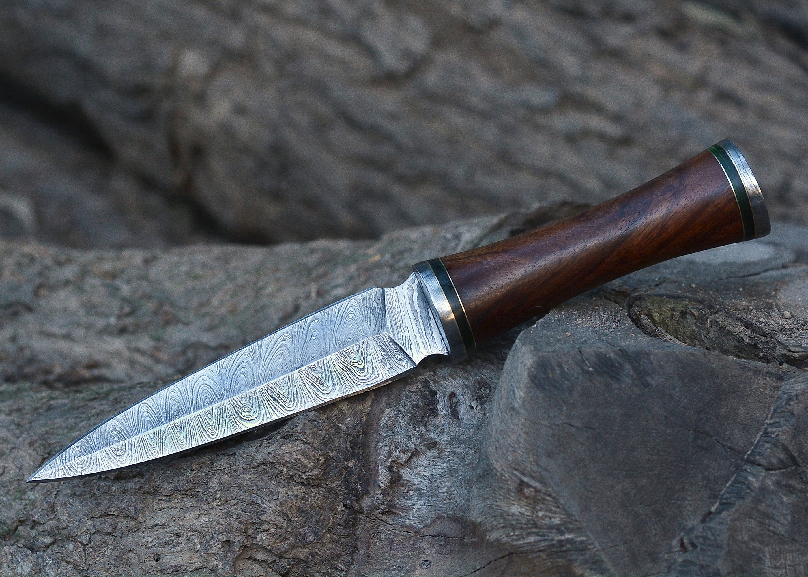 Heritage Point Damascus Fixed Blade Knife – Symmetrical Pattern Steel with Sculpted Hardwood Handle {FREE GIFT}