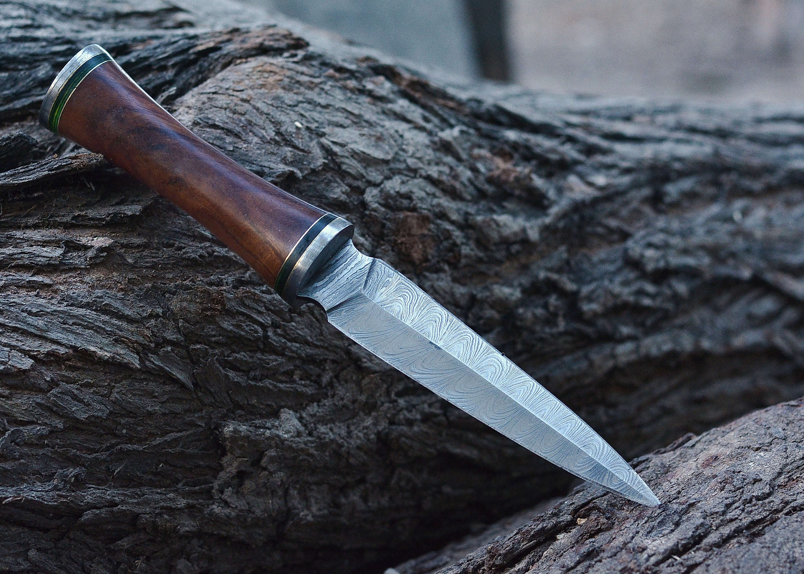 Heritage Point Damascus Fixed Blade Knife – Symmetrical Pattern Steel with Sculpted Hardwood Handle {FREE GIFT}