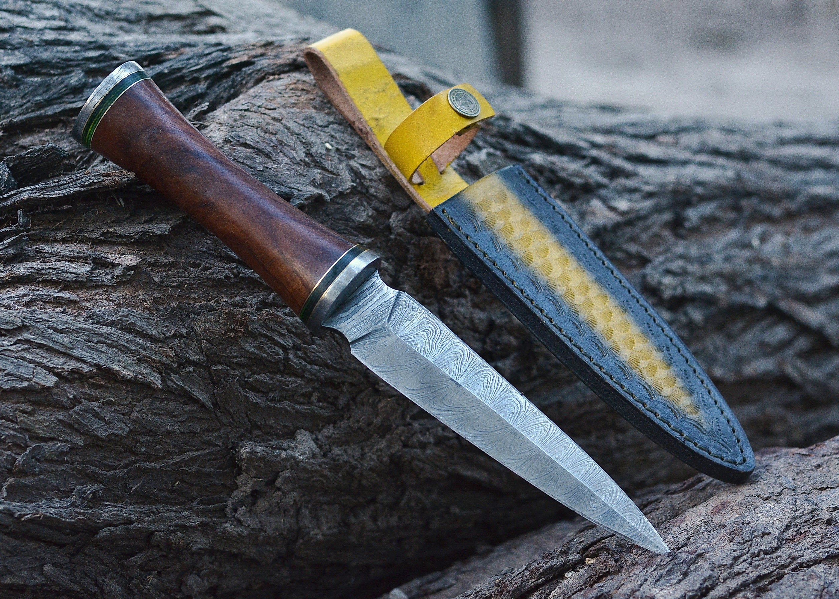 Heritage Point Damascus Fixed Blade Knife – Symmetrical Pattern Steel with Sculpted Hardwood Handle {FREE GIFT}