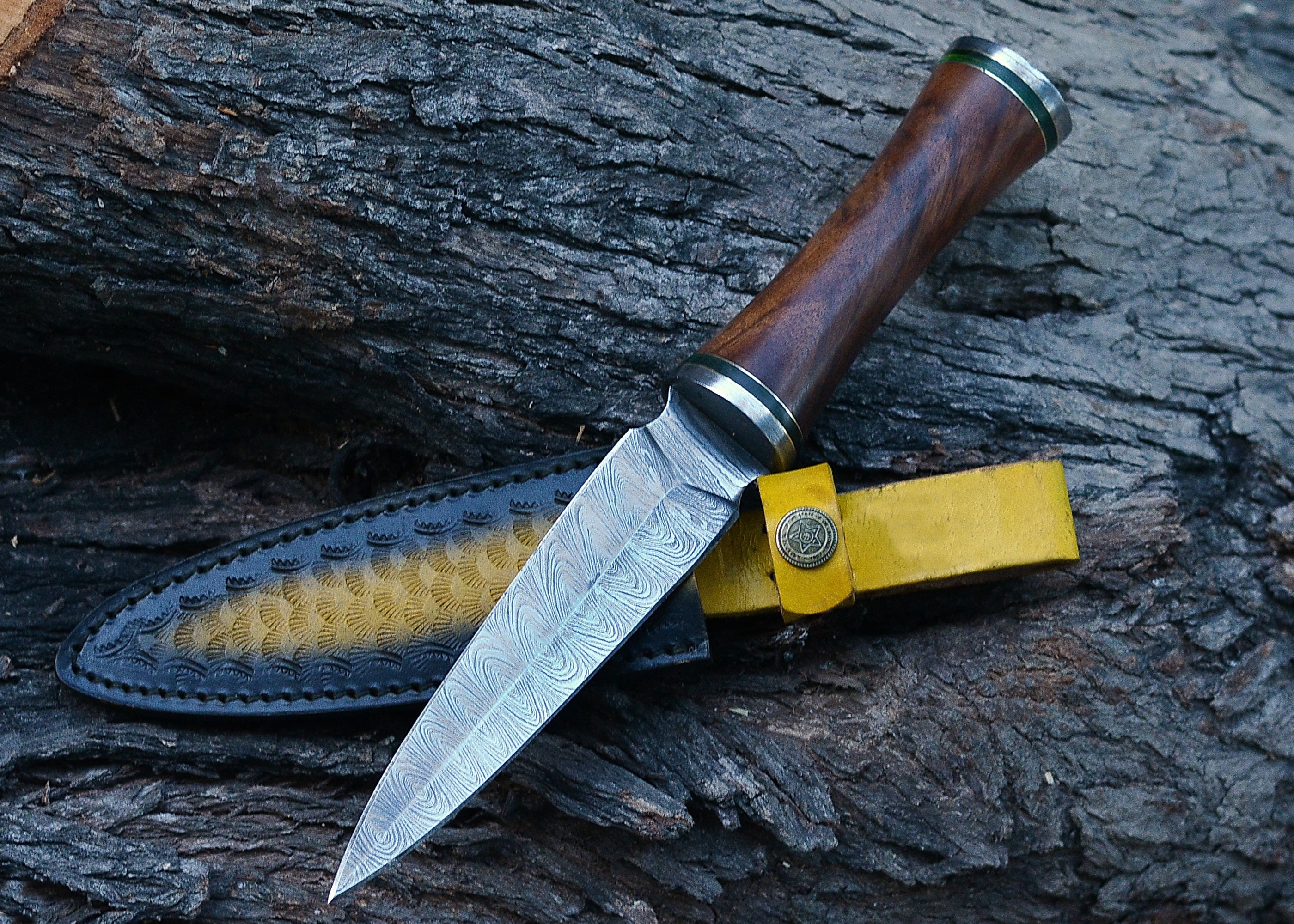 Heritage Point Damascus Fixed Blade Knife – Symmetrical Pattern Steel with Sculpted Hardwood Handle {FREE GIFT}