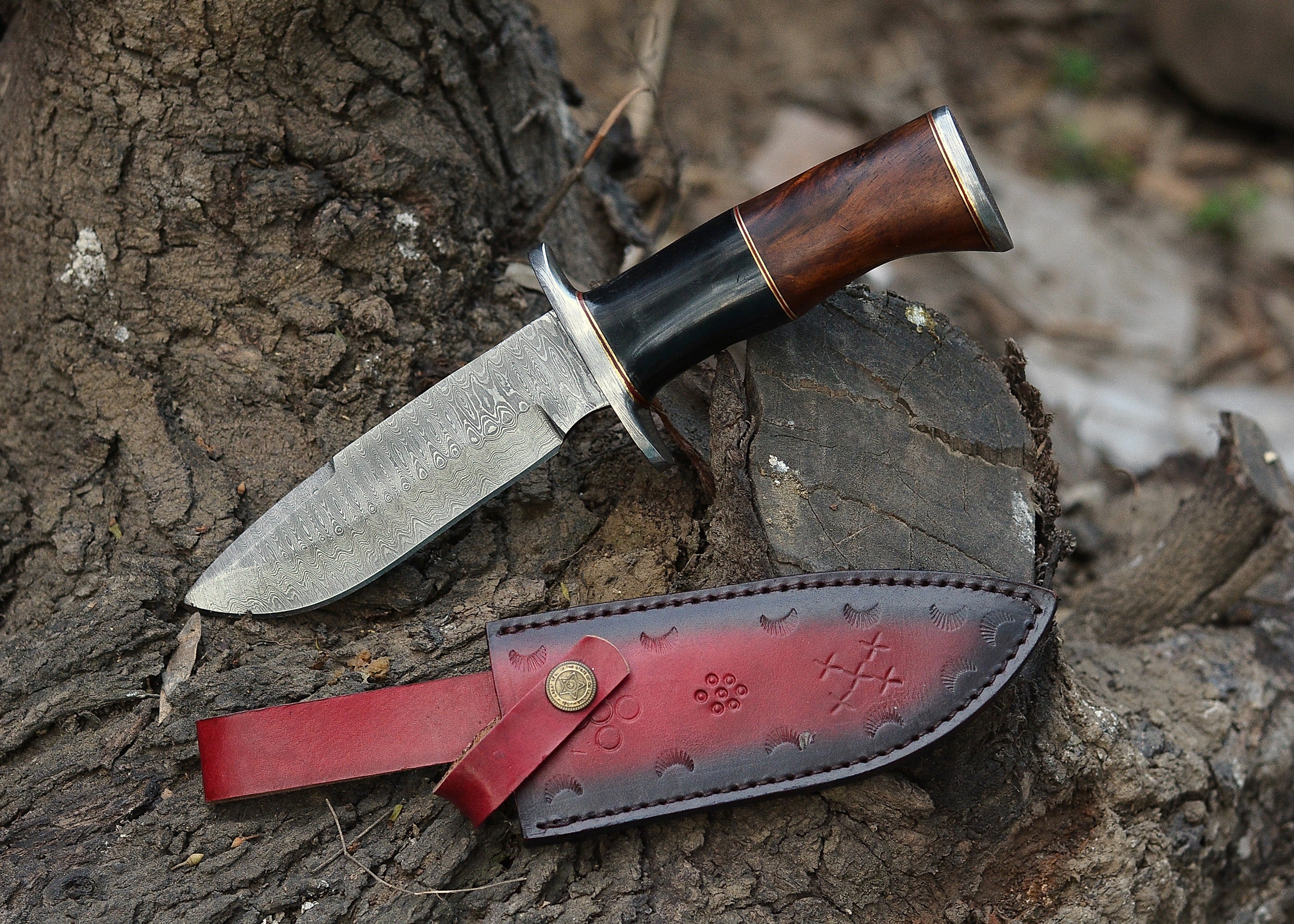 Ironwood Damascus Hunter – Fixed Blade Knife with Patterned Steel & Sculpted Ironwood Handle {FREE GIFT}