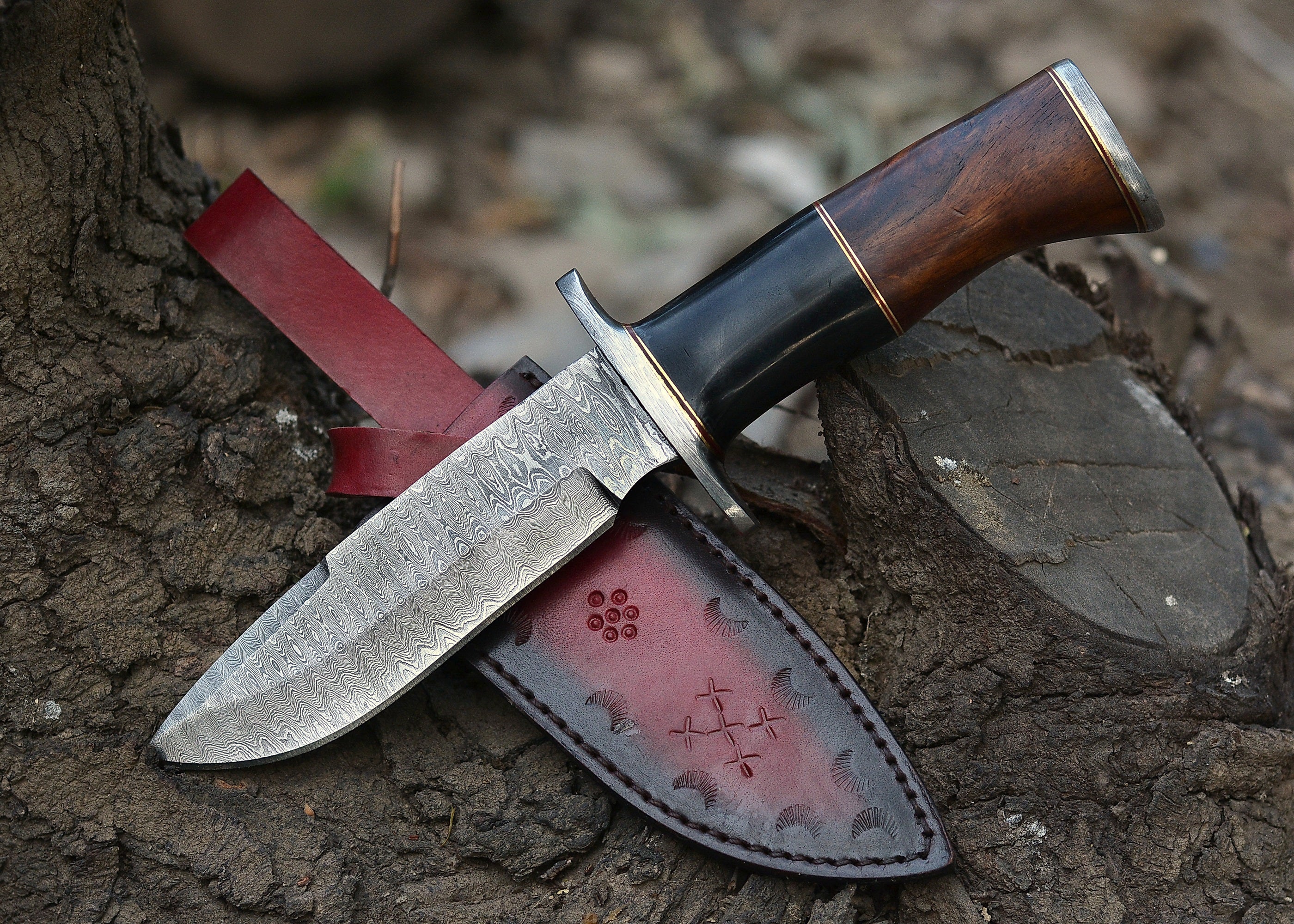 Ironwood Damascus Hunter – Fixed Blade Knife with Patterned Steel & Sculpted Ironwood Handle {FREE GIFT}
