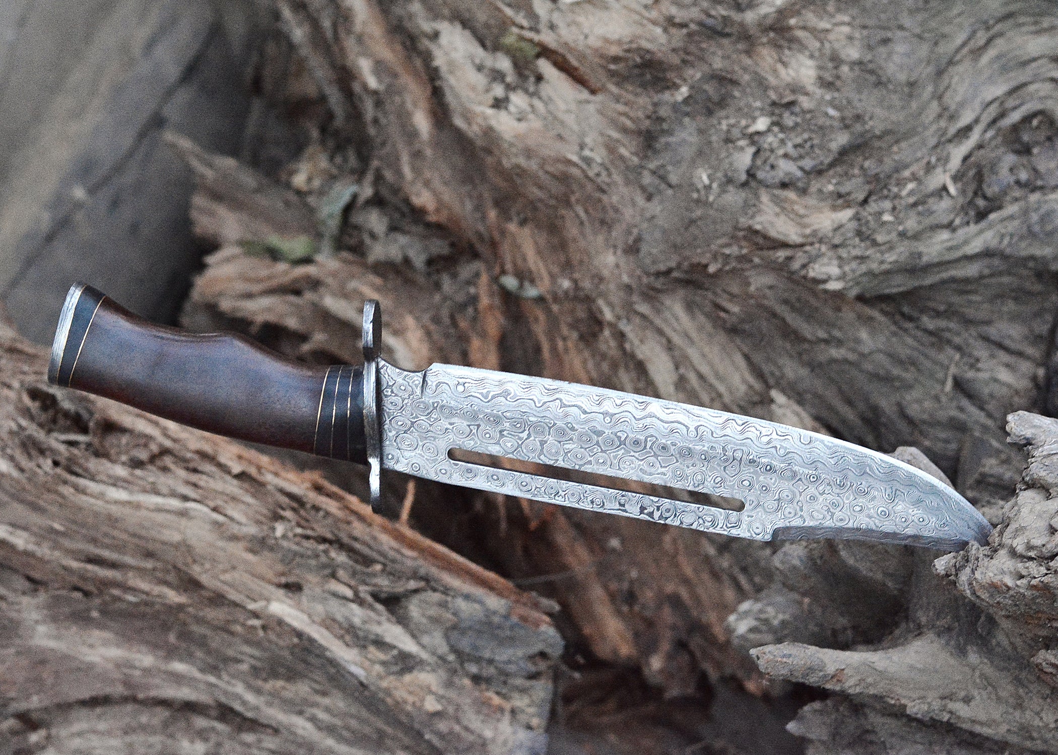 Shadow Pattern Bowie – Damascus Steel Bowie Knife with Deep Fuller & Hardwood Handle {FREE GIFT}