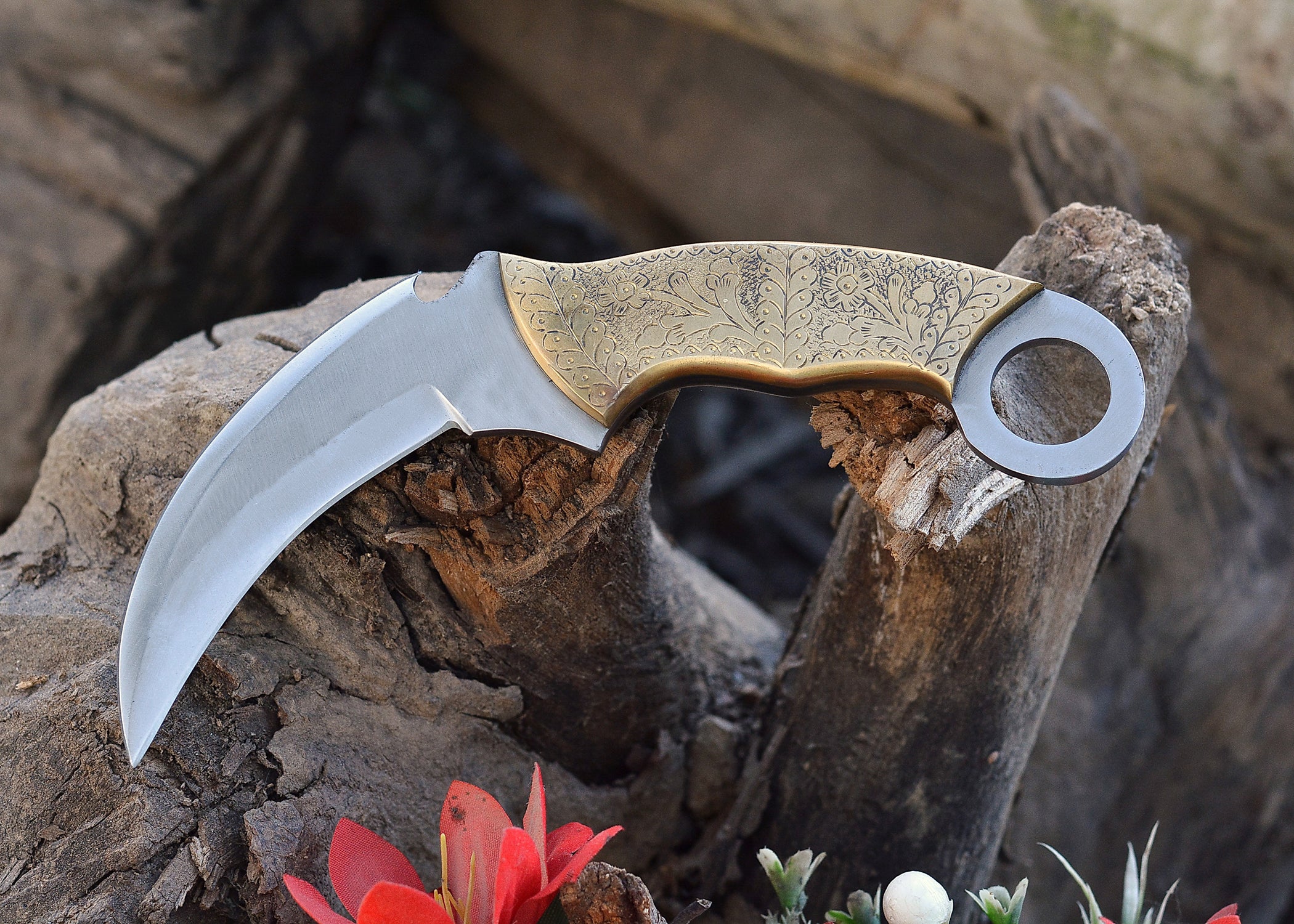 Royal Talon Karambit – Satin Curved Blade with Engraved Golden Handle & Finger Ring Grip {FREE GIFT}