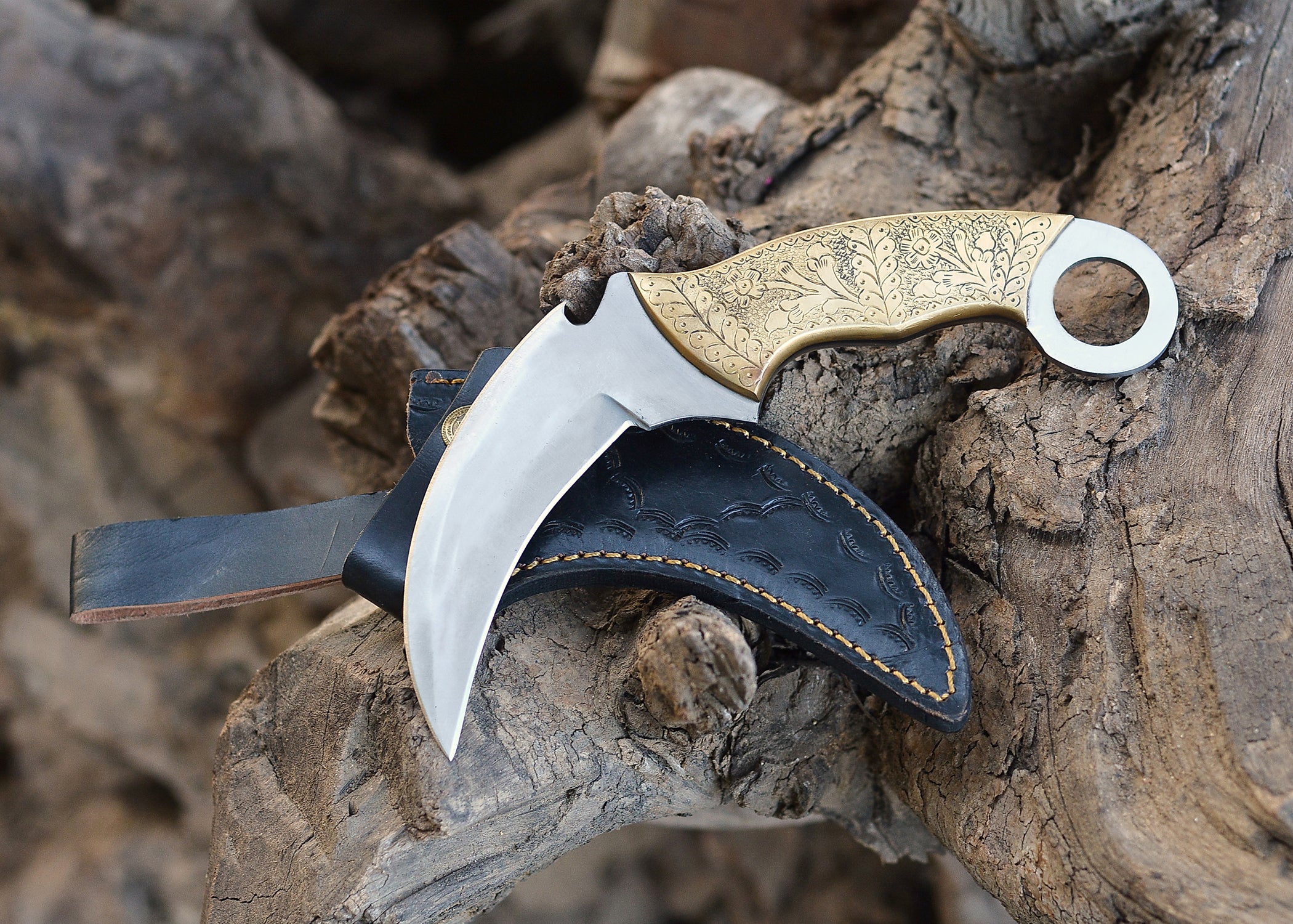 Royal Talon Karambit – Satin Curved Blade with Engraved Golden Handle & Finger Ring Grip {FREE GIFT}